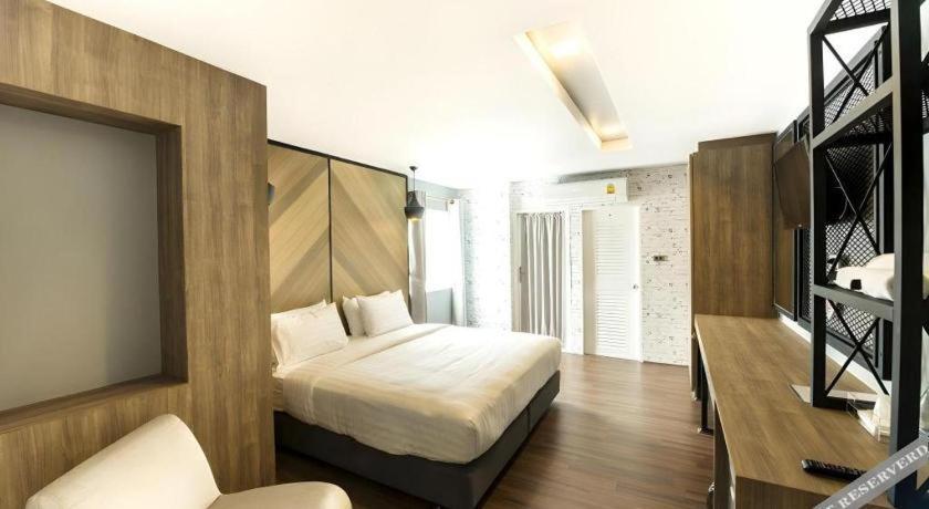 The Circle Hotel Buriram Exterior photo