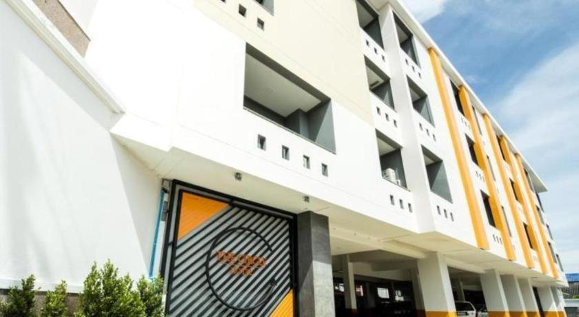 The Circle Hotel Buriram Exterior photo