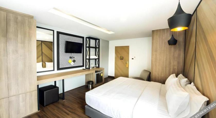 The Circle Hotel Buriram Exterior photo